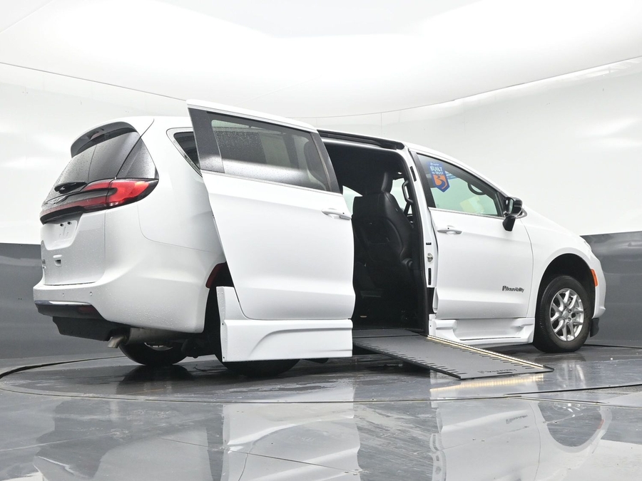 Used 2025 Chrysler Pacifica Select Safety - BraunAbility Side Entry In Floor Automatic Ramp