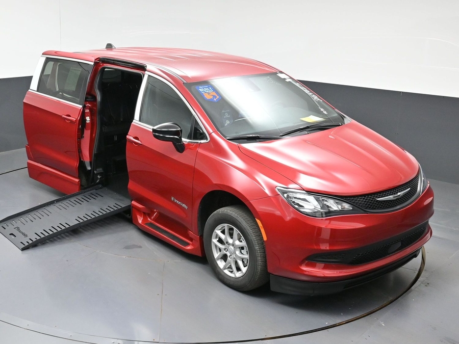 New 2026 Chrysler Voyager LX - BraunAbility Side Entry Fold Out Automatic Ramp