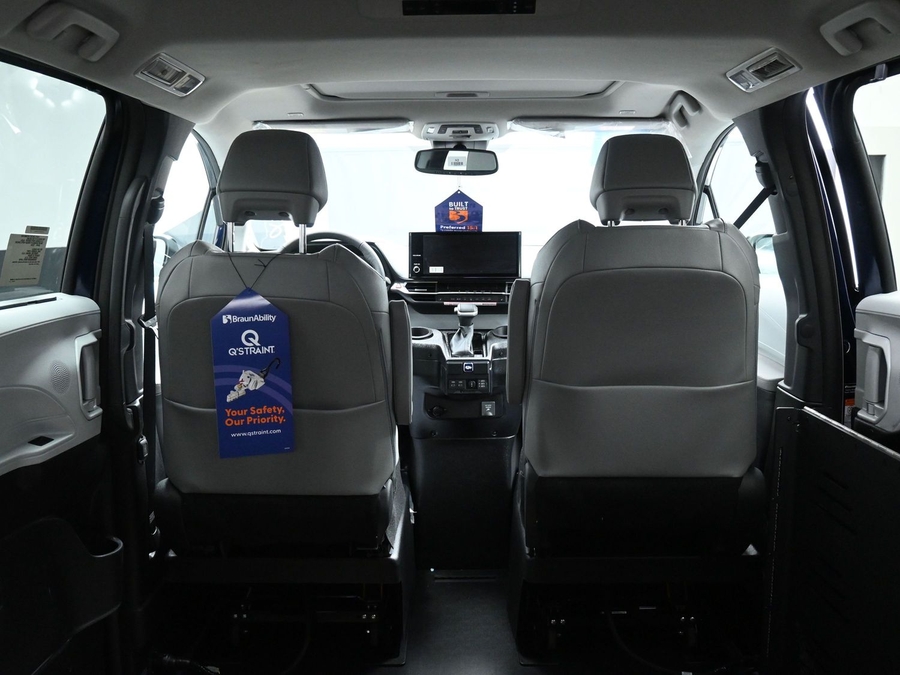 New 2026 Toyota Sienna Hybrid XLE Plus - BraunAbility Side Entry Entry Fold Out Automatic Ramp