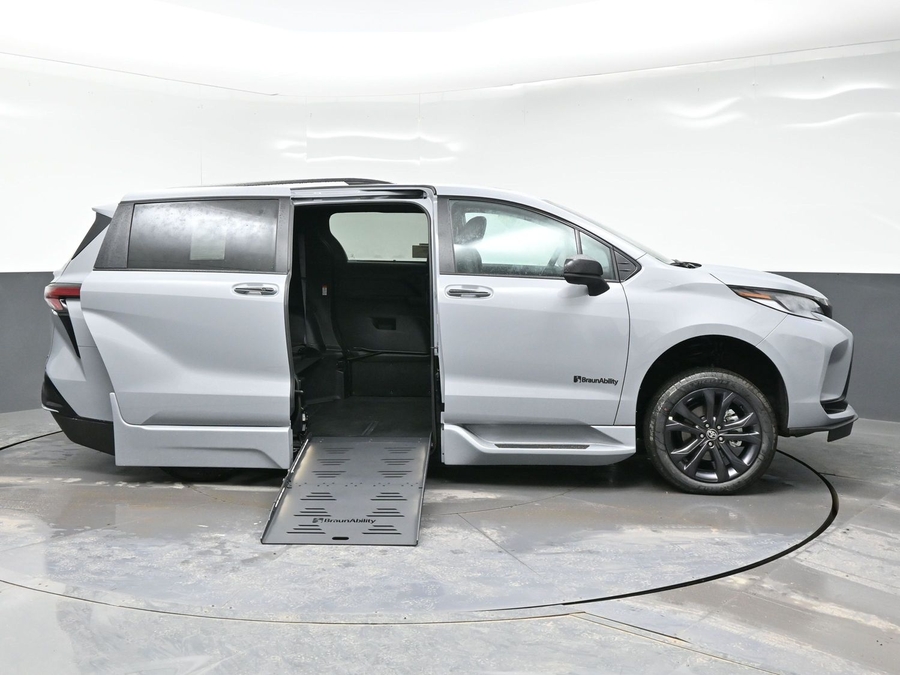 New 2026 Toyota Sienna Hybrid XSE Sport - BraunAbility Side Entry Entry Fold Out Automatic Ramp