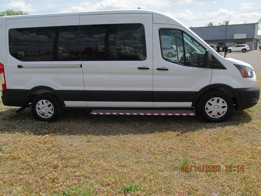 White Ford T350 image number 7