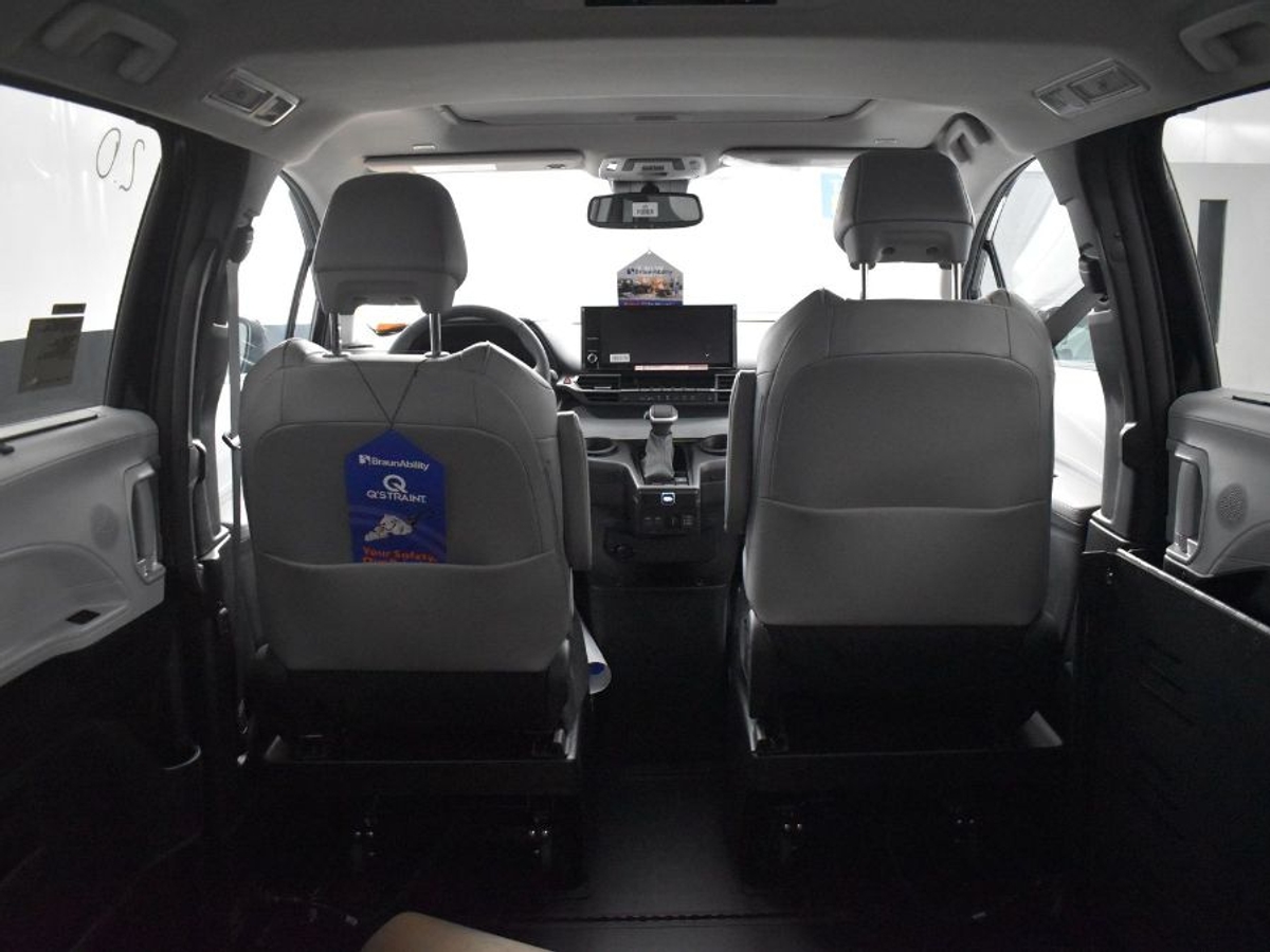 2025 TOYOTA SIENNA - Image 15