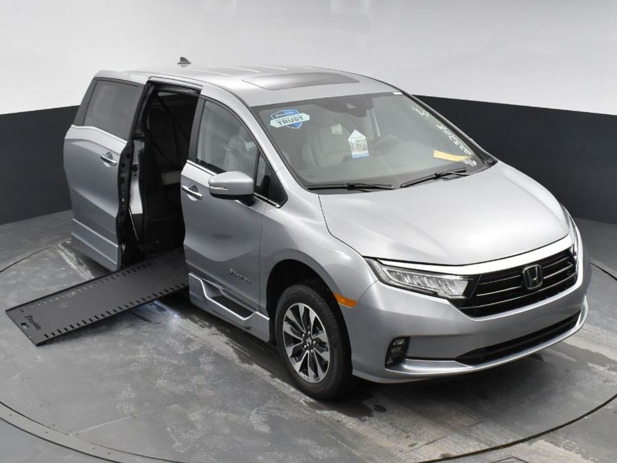 2024 Honda Odyssey EX-L - Photo 23