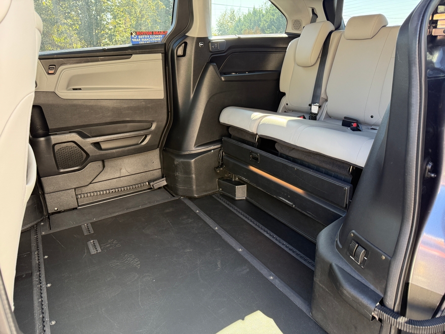Used 2019 Honda Odyssey Elite - BraunAbility Side Entry Entry In Floor Automatic Ramp