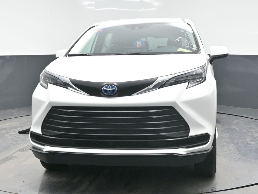 New 2025 Toyota Sienna Hybrid LE - BraunAbility Side Entry Entry Fold Out Automatic Ramp