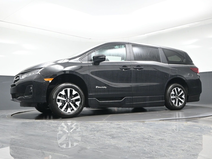 Black Honda Odyssey image number 16