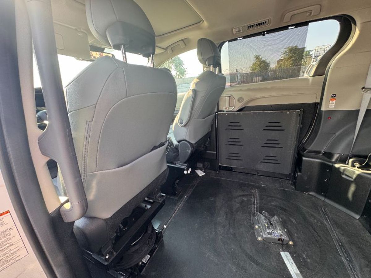 2023 TOYOTA SIENNA - Image 6