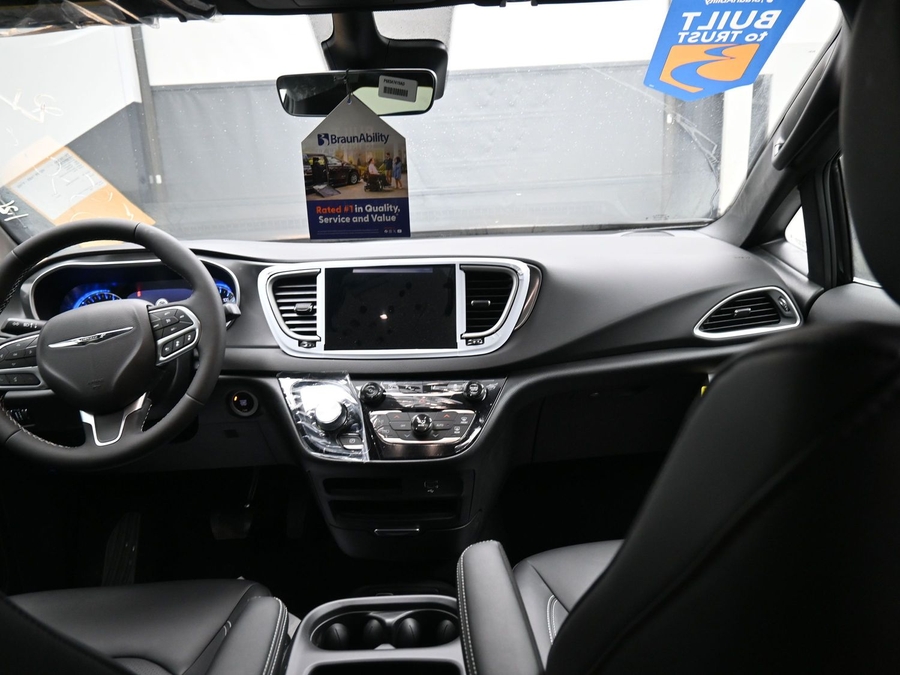 New 2026 Chrysler Voyager LX - BraunAbility Side Entry Entry Fold Out Manual Ramp