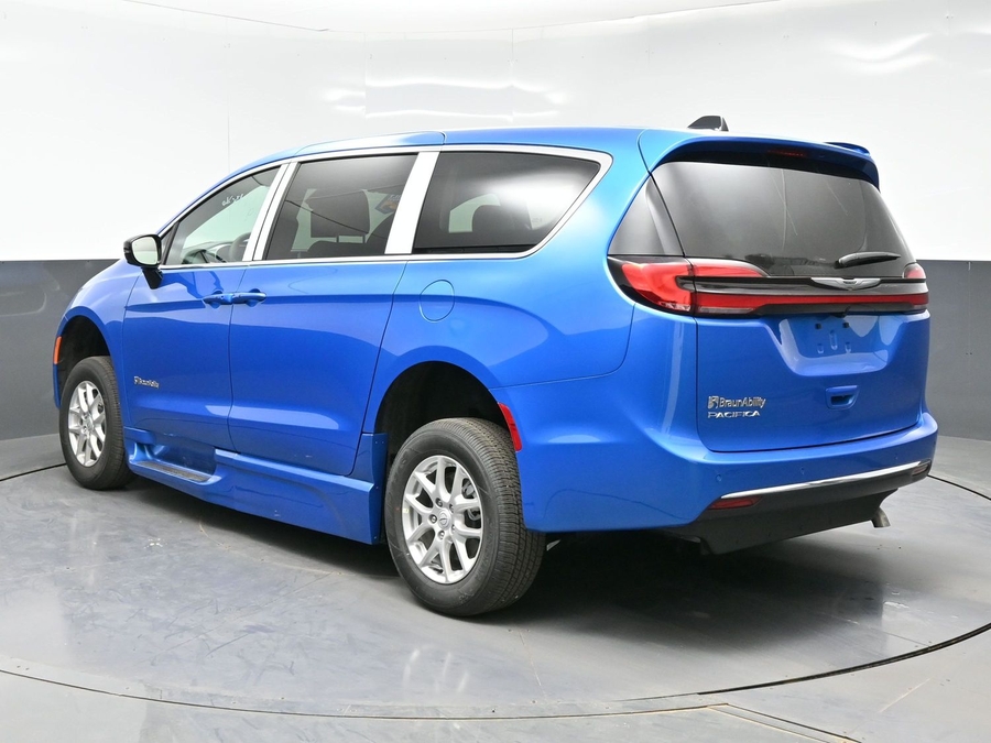 Blue Chrysler Pacifica image number 4