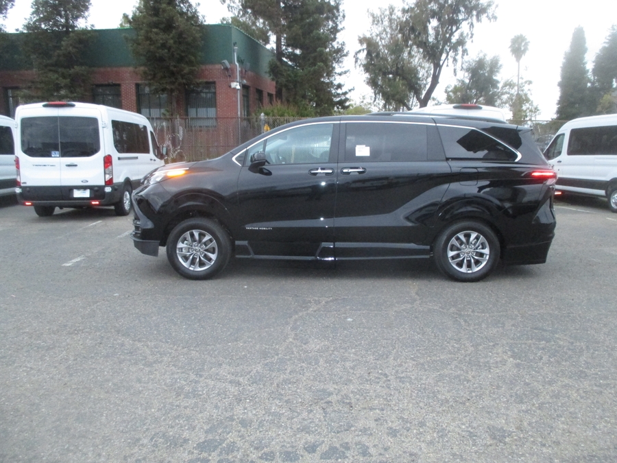 Black Toyota Sienna image number 2
