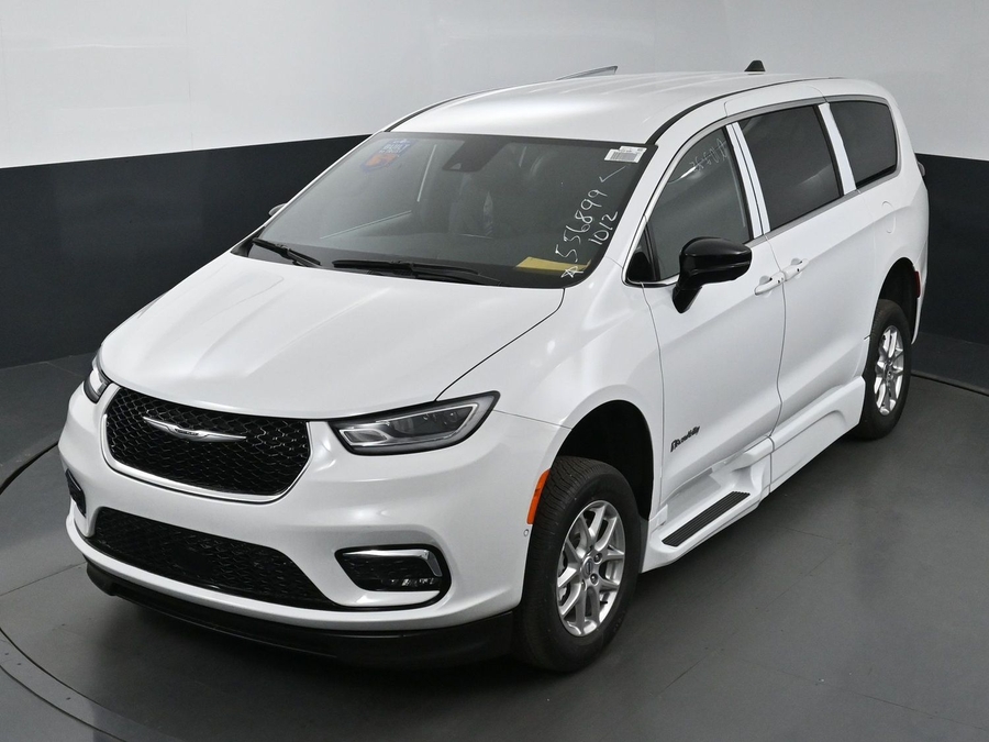New 2025 Chrysler Pacifica Select Safety - BraunAbility Side Entry Entry Fold Out Automatic Ramp
