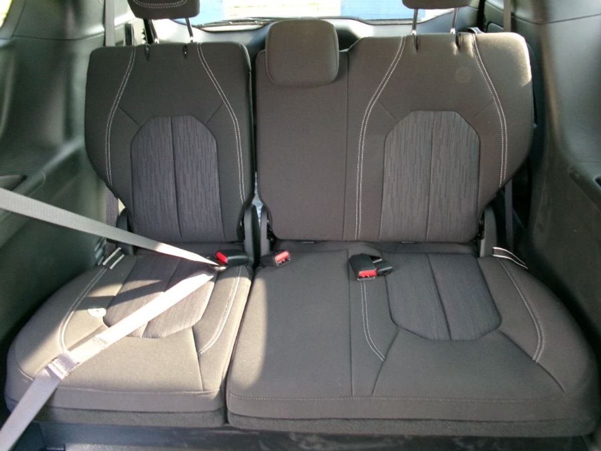 Grey Chrysler Pacifica image number 18