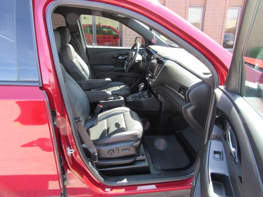 Red Chevrolet Traverse image number 6