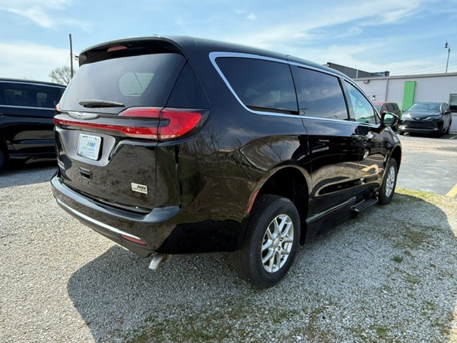 Número de imagen Chrysler Pacifica negro 4