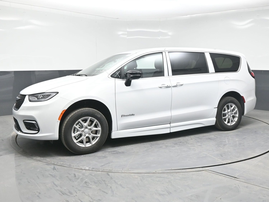 White Chrysler Pacifica image number 9