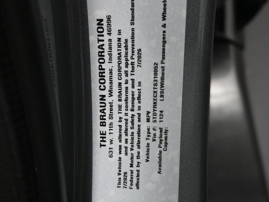 New 2026 Toyota Sienna Hybrid XLE Base - BraunAbility Side Entry Fold Out Automatic Ramp