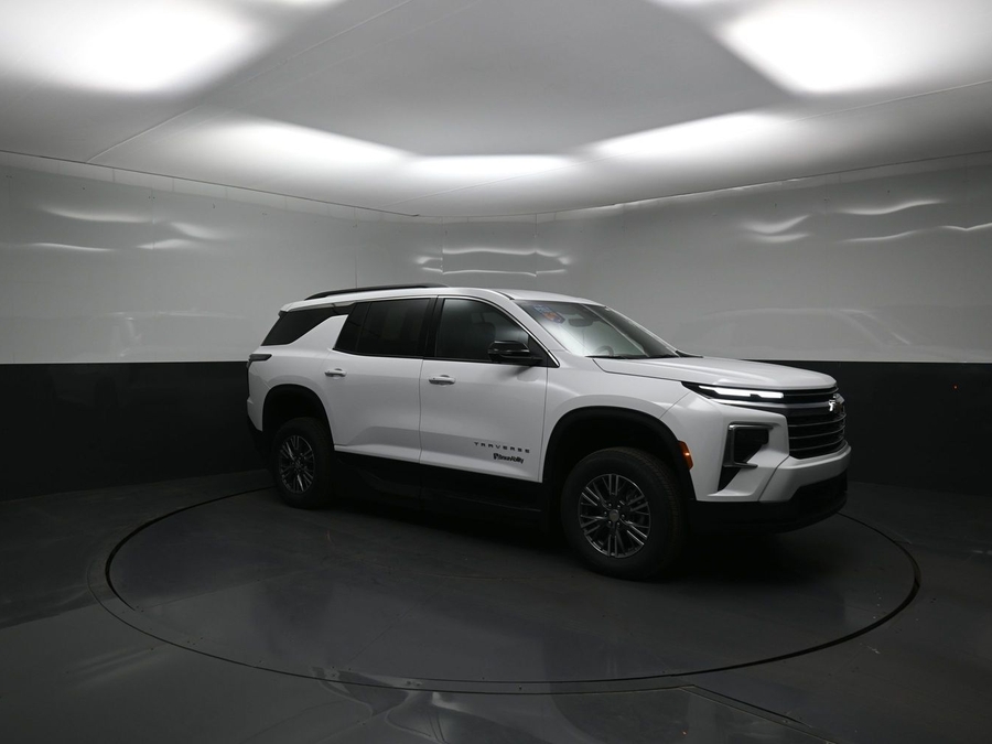 White Chevrolet Traverse image number 15