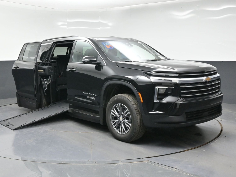 New 2026 Chevrolet Traverse 1LT - BraunAbility Side Entry In Floor Automatic Ramp