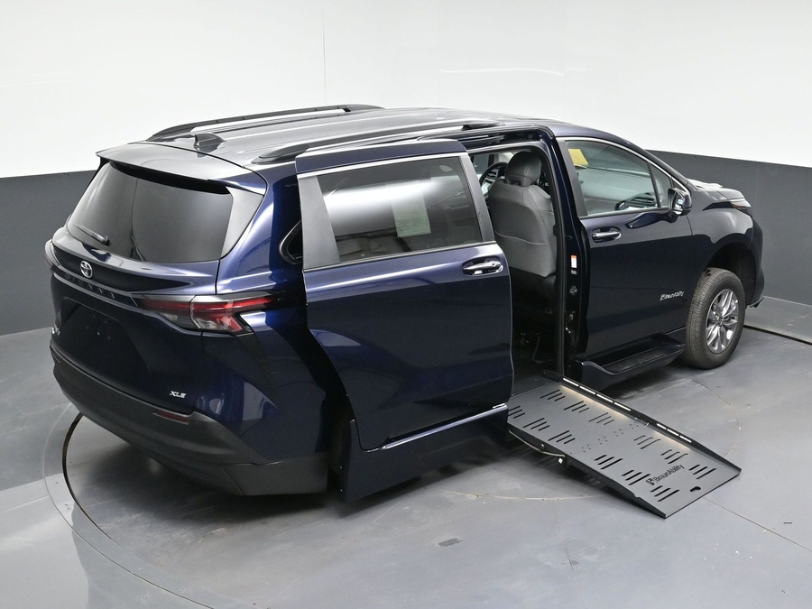 2026 Toyota Sienna XLE - Photo 22
