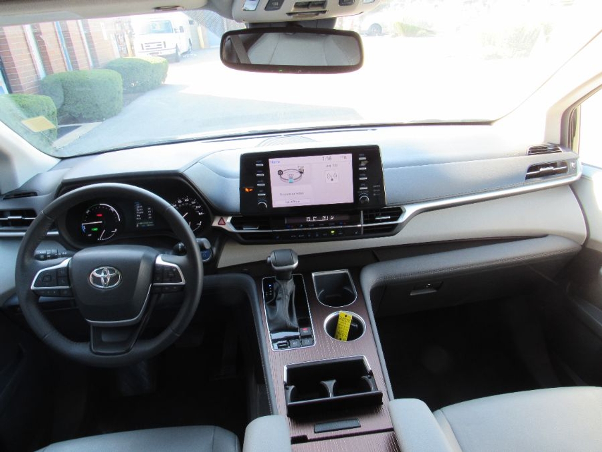 2024 TOYOTA SIENNA - Image 5
