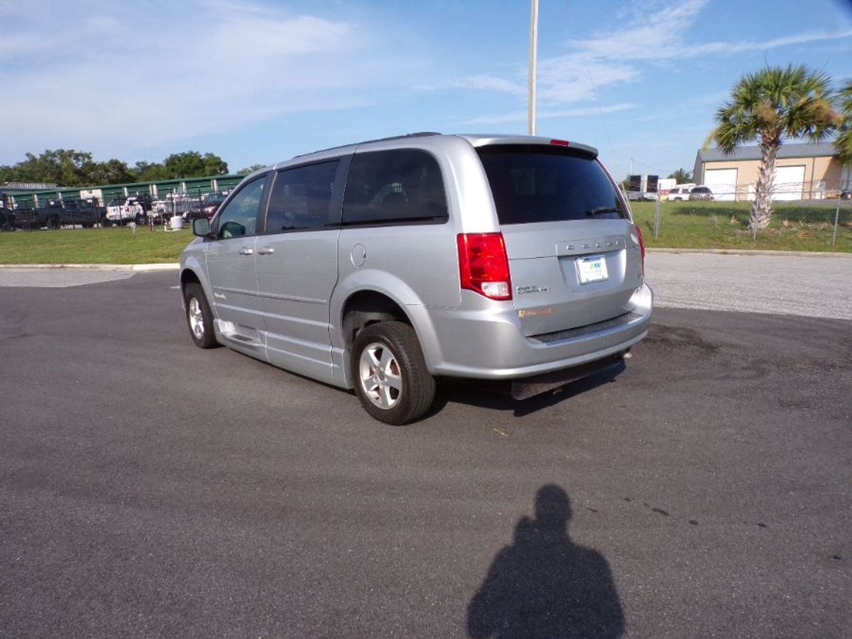 Silver Dodge Grand Caravan image number 4