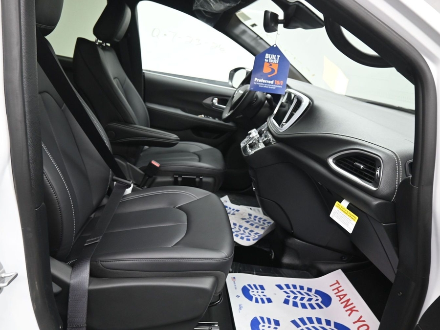 New 2026 Chrysler Pacifica Select Safety - BraunAbility Side Entry Fold Out Automatic Ramp