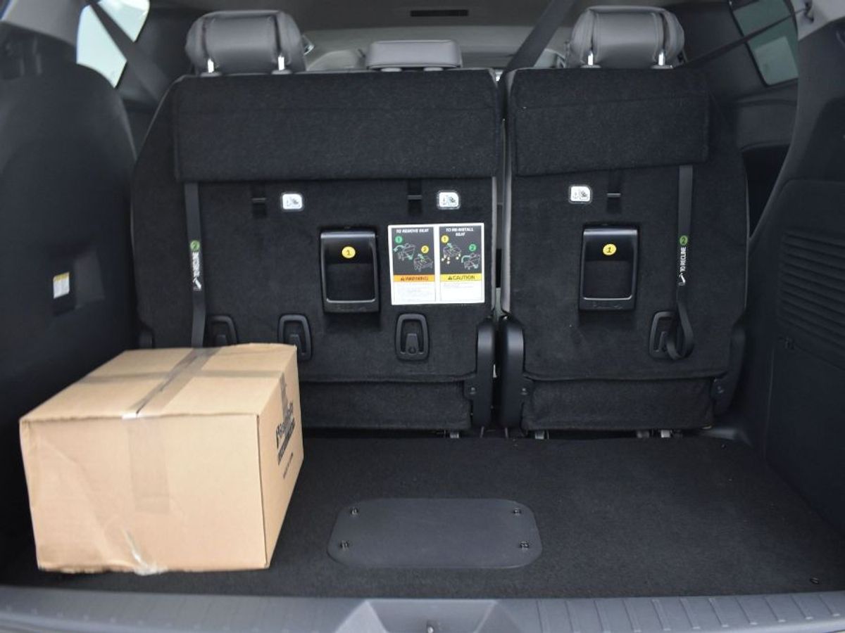 Black Toyota Sienna image number 13