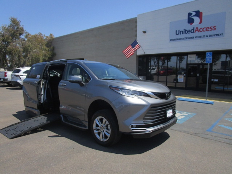 New 2026 Toyota Sienna Hybrid XSE Sport - BraunAbility Side Entry Fold Out Automatic Ramp