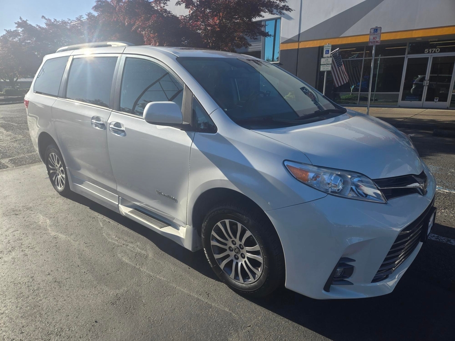 Used 2020 Toyota Sienna XLE - BraunAbility Side Entry Entry In Floor Automatic Ramp
