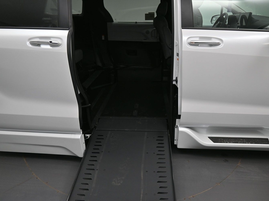 New 2026 Toyota Sienna Hybrid XLE Add - BraunAbility Side Entry Entry In Floor Automatic Ramp