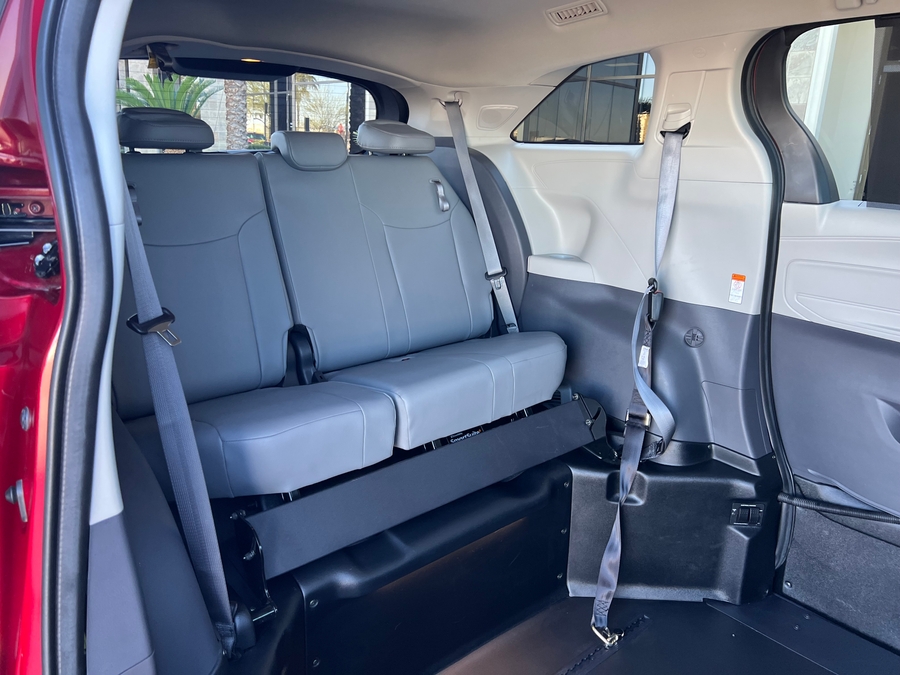 Used 2024 Toyota Sienna Hybrid XLE - BraunAbility Side Entry Entry Fold Out Automatic Ramp