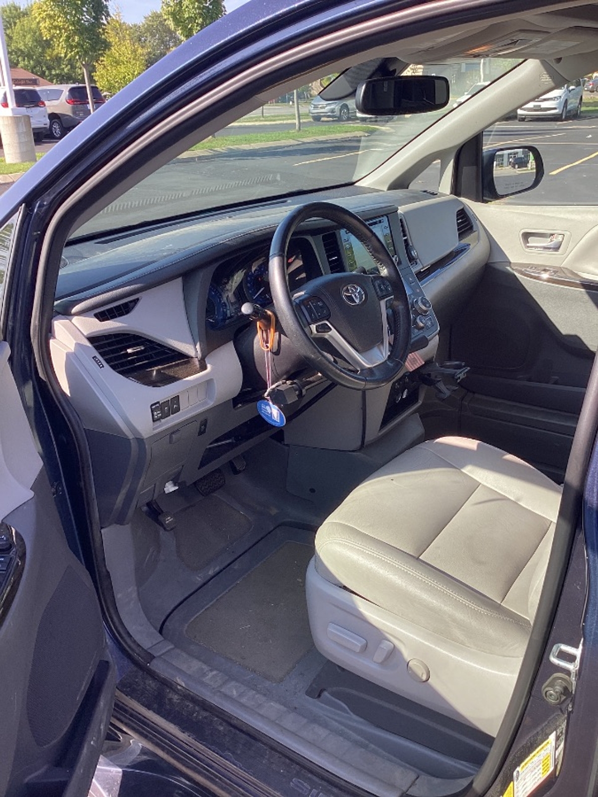 2020 TOYOTA SIENNA - Image 9