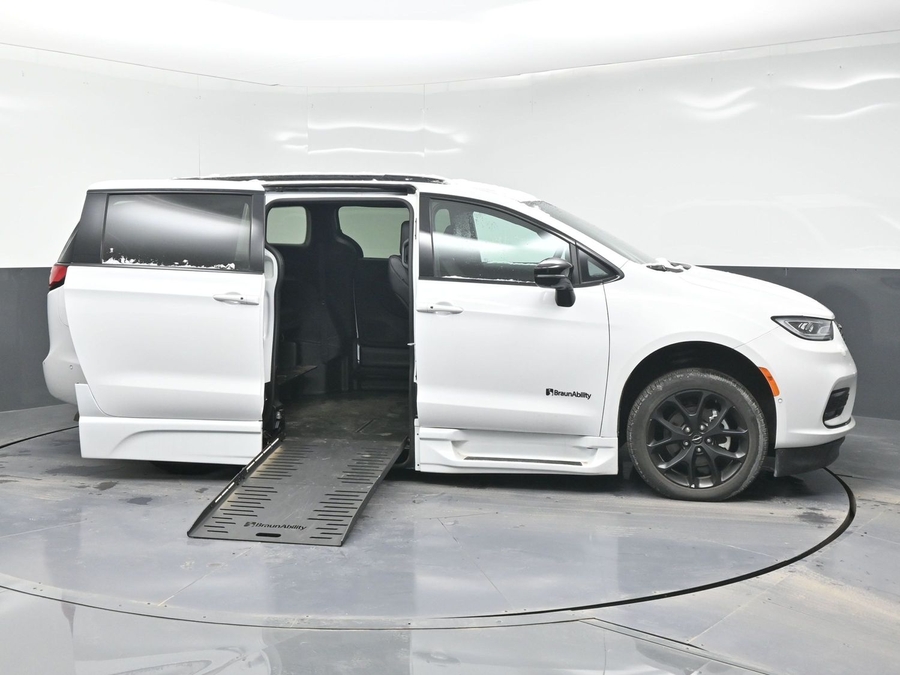 Used 2024 Chrysler Pacifica Touring L w/S package - BraunAbility Side Entry Entry Fold Out Automatic Ramp