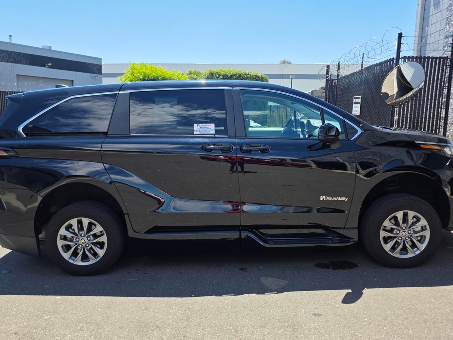 Used 2024 Toyota Sienna Hybrid LE - BraunAbility Side Entry Fold Out Automatic Ramp