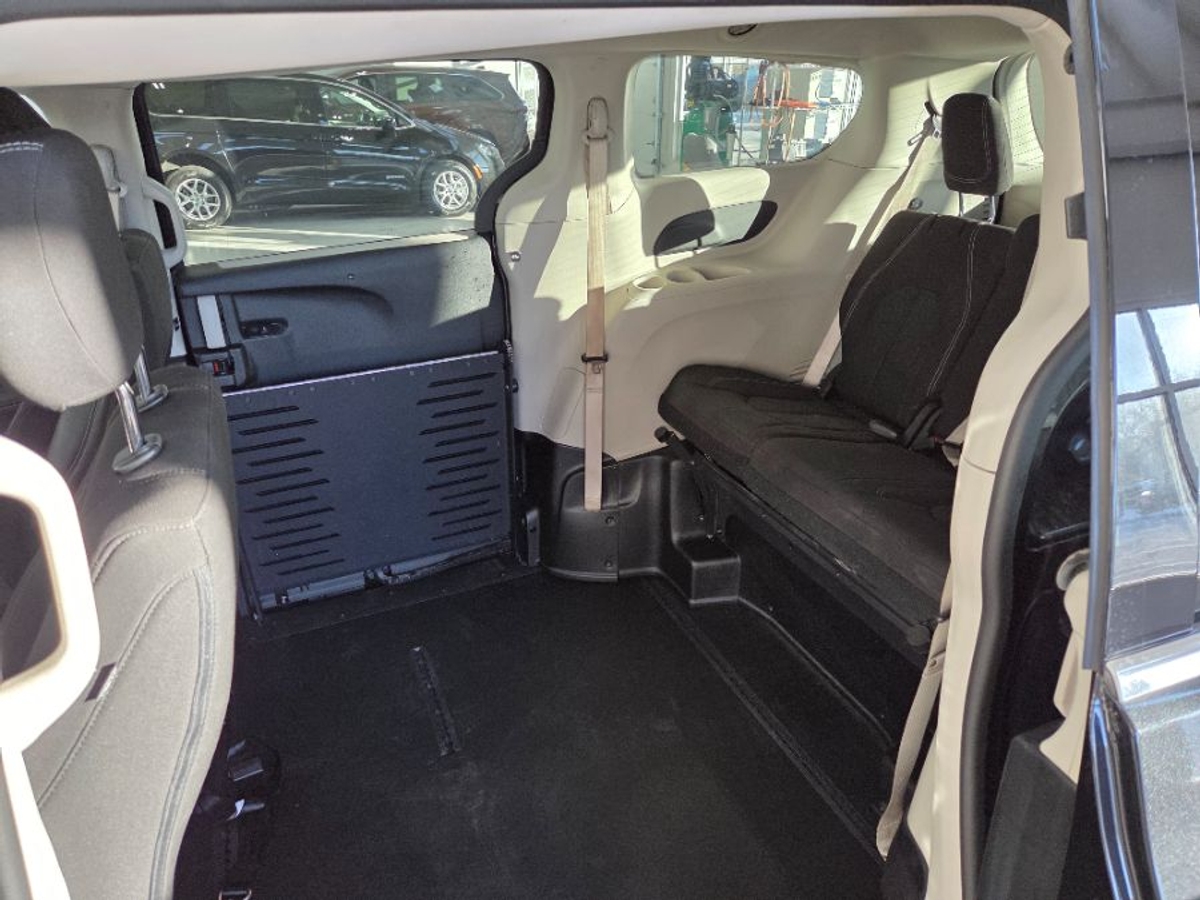 2023 CHRYSLER VOYAGER - Image 8