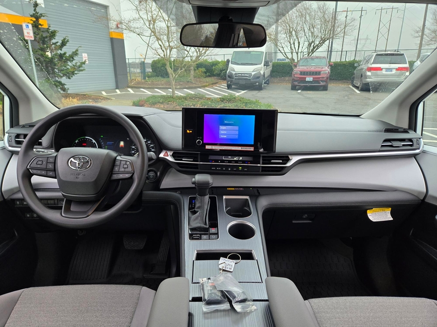 New 2026 Toyota Sienna Hybrid LE W SWIVEL 3RD P - Vantage Mobility Commercial Rear Entry Entry Fold Out Manual Ramp