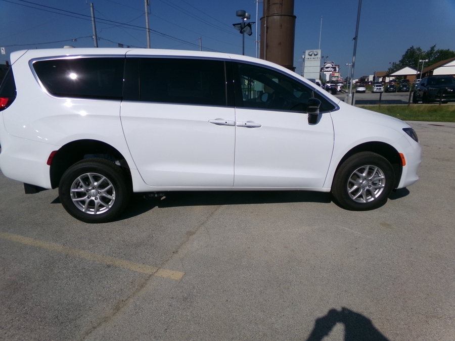 2026 Chrysler Voyager