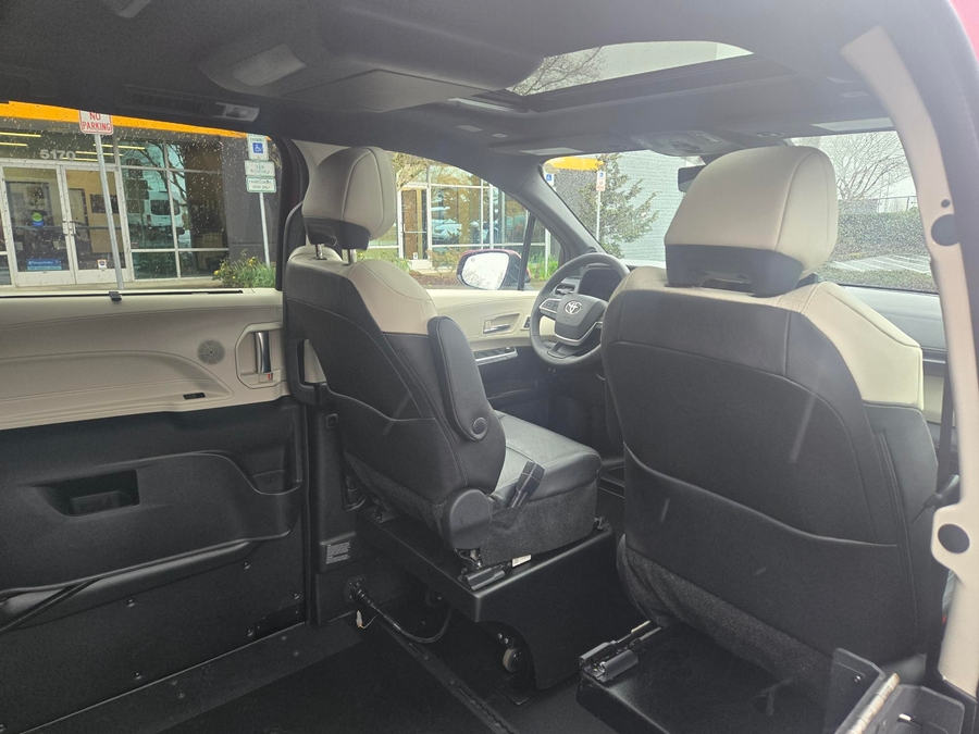 Used 2025 Toyota Sienna Hybrid Platinum - BraunAbility Side Entry Entry Fold Out Automatic Ramp