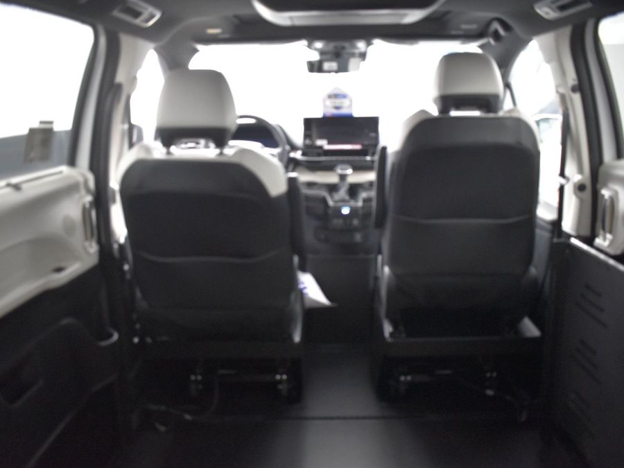 New 2025 Toyota Sienna Hybrid Platinum - BraunAbility Side Entry Entry Fold Out Automatic Ramp