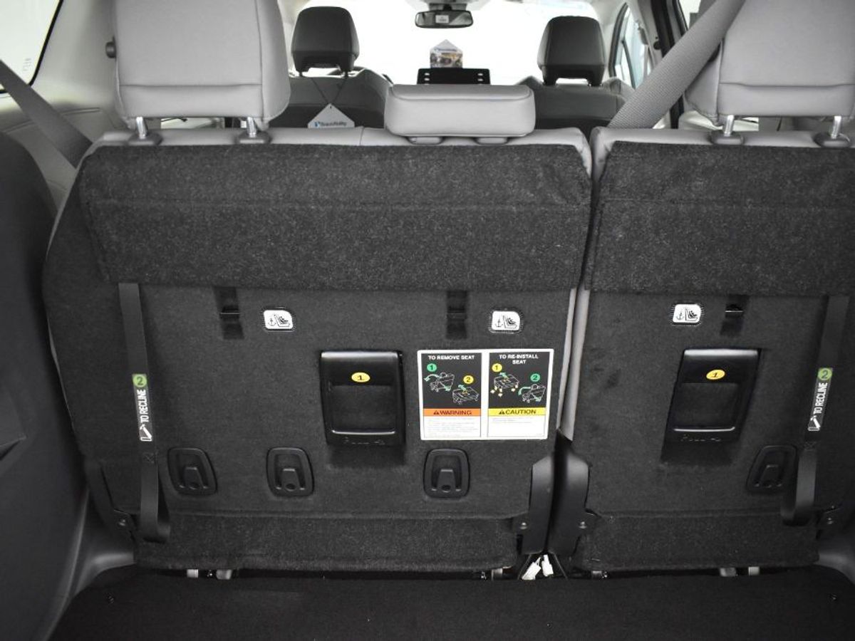 2024 Toyota Sienna XLE - Photo 7