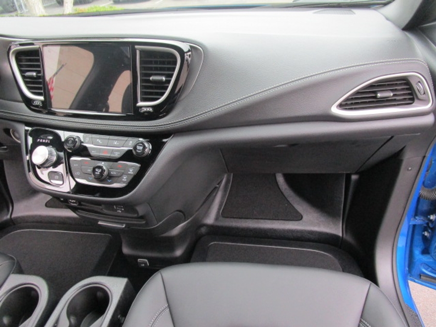 New 2026 Chrysler Pacifica Select Sport - BraunAbility Side Entry Fold Out Automatic Ramp