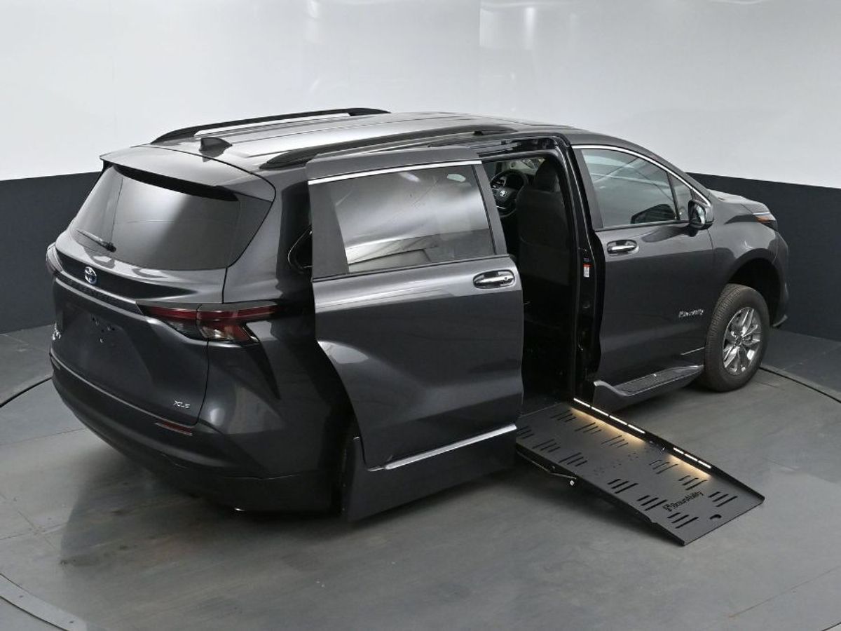 2025 TOYOTA SIENNA - Image 26