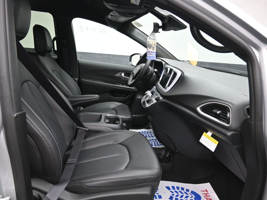 Silver Chrysler Voyager image number 8