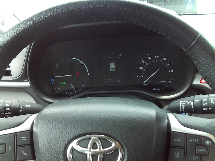 White Toyota Sienna image number 11