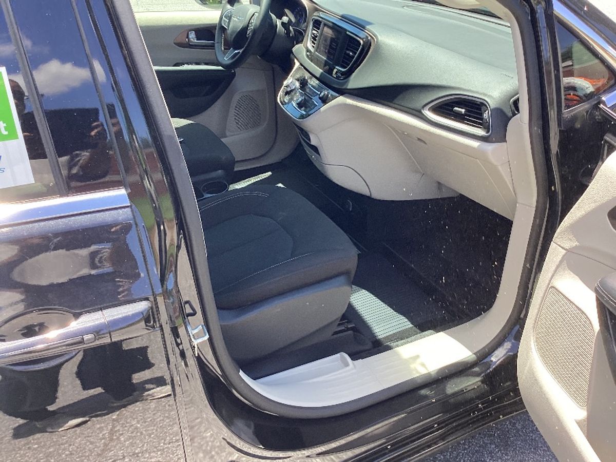 2024 CHRYSLER VOYAGER - Image 19