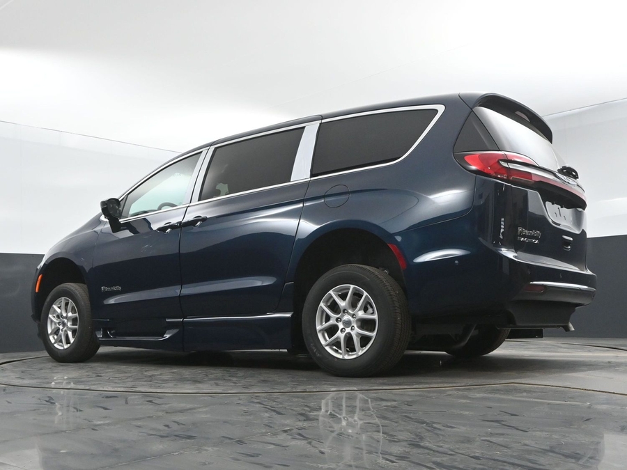 New 2026 Chrysler Pacifica Select Sport - BraunAbility Side Entry Entry Fold Out Automatic Ramp