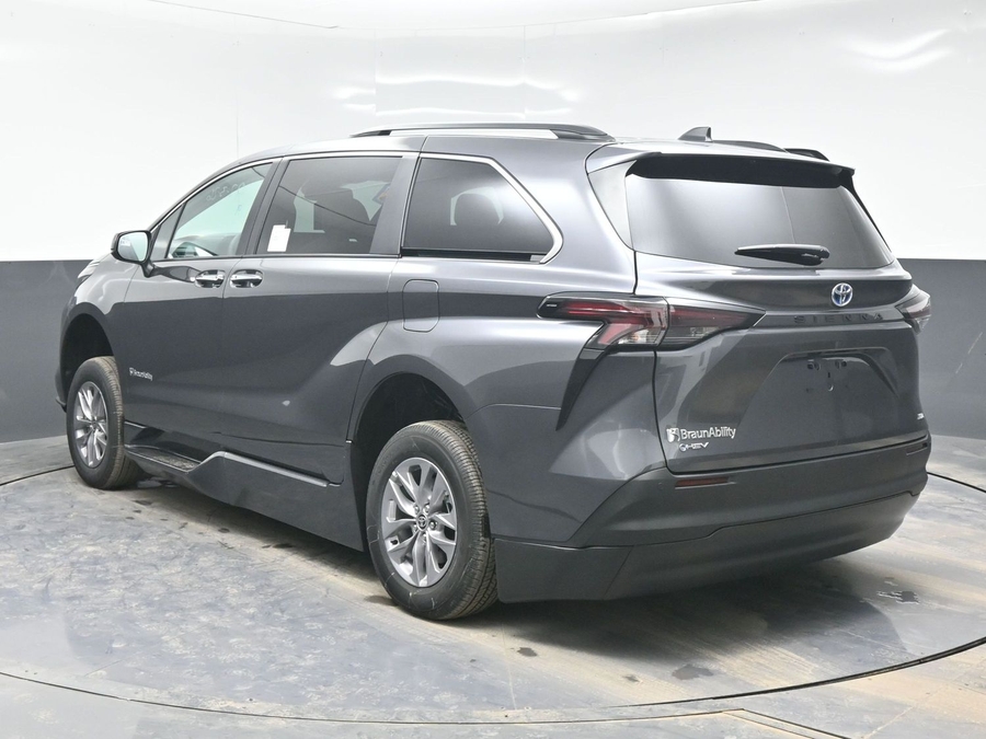 New 2025 Toyota Sienna Hybrid XLE Plus - BraunAbility Side Entry Entry Fold Out Automatic Ramp