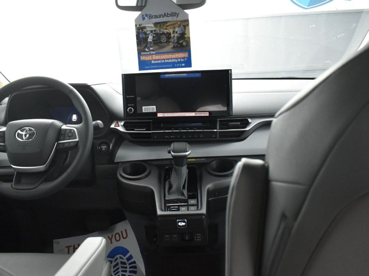 Black Toyota Sienna image number 12