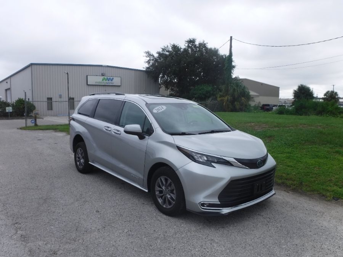 2024 TOYOTA SIENNA - Image 2