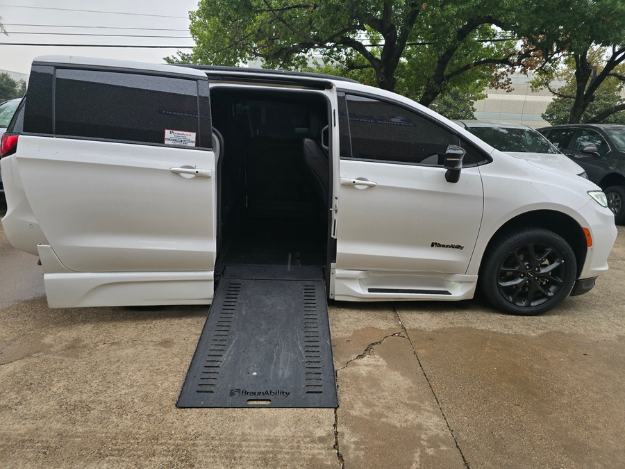Used 2024 Chrysler Pacifica Touring L - BraunAbility Side Entry In Floor Automatic Ramp